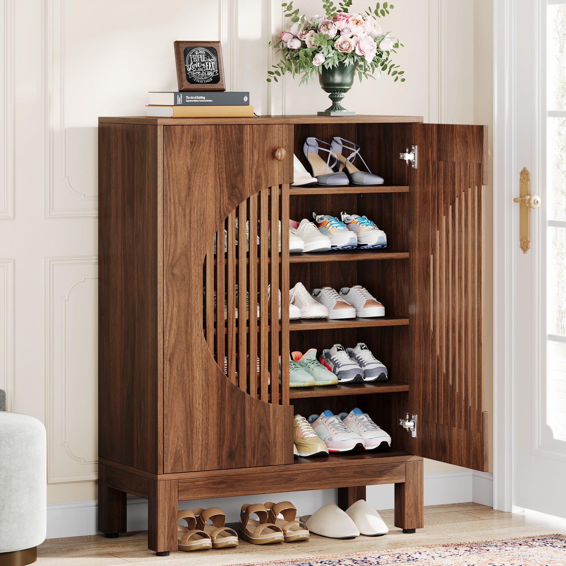 Szafka na buty na 20 par butów – stylowy organizer z drzwiami